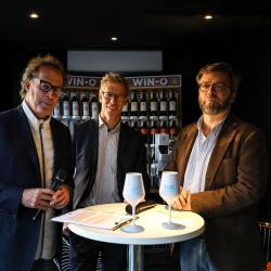 Z leve novinar Andro Merkù, Guido Comis in knez Dimitri Thurn und Taxis