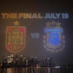 Med »FIFA Drone show« v New Yorku (DAVID RAMOS / ANSA)