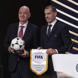 Predsednik Fife Infantino (levo) in predsednik Uefe Aleksander Čeferin