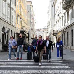 Tistim, ki so prenočili v Trstu, gre v seštevku dodati še vse, ki so prišli na enodnevni izlet