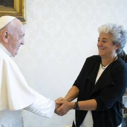 Papež Frančišek in predsednica Centra Aletti Maria Campatelli (ANSA)