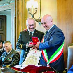 Odlikovanje je prevzel admiral Luciano del Prete (TEDESCHI/FOTODAMJ@N)