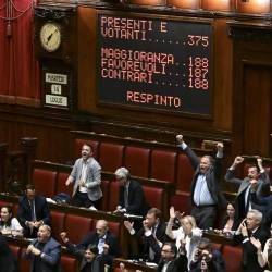 Veselje pripadnikov opozicije po zavrnitvi amandmaja o preferencah (ANSA)