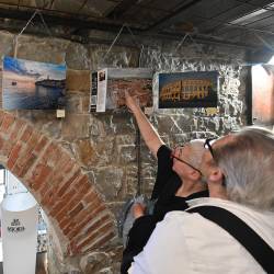 Fotografije so na ogled v barih, restavracijah, pekarnah ...