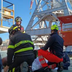 Danes je člana posadke ledolomilca Laura Bassi obšla slabost