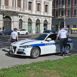 Patrulja lokalne policije na delu