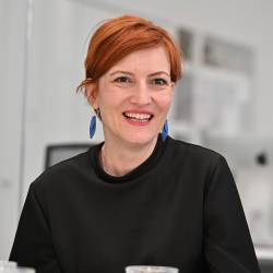 Slovenska ministrica za kulturo Asta Vrečko