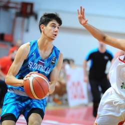 Mladi slovenski košarkarski talent Ian Lazarevski, doma iz Sežane