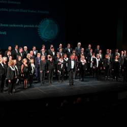 Koncert se je sklenil s pevci iz različnih zborov, ki jih je vodil Bogdan Kralj (FOTODAMJ@N)