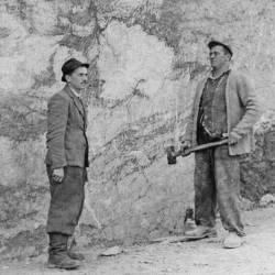 Anton Zenič (desno) in direktor podjetja Marmor Hotavlje Alojz Štremfelj