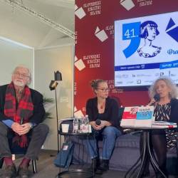 Udeleženci srečanja na Slovenskem knjižnem sejmu v Ljubljani