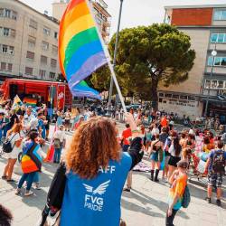 Prizor z goriške čezmejne parade ponosa leta 2021