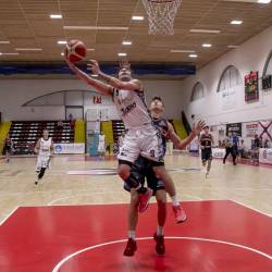 Jadranovce čaka danes ob 19.30 težka preizkušnja v PalaBigotu, hramu goriške košarke (BONAVENTURA)