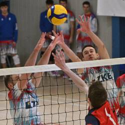 Odbojkarji SloVolleyja so prvenstveni krog v moški C-ligi igrali že v četrtek v Repnu (FOTODAMJ@N)