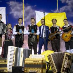 Med lanskim nagrajevanjem (F.B. SEDEJ)