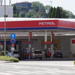 Cene pogonskih goriv se bodo v Sloveniji opolnoči podražile