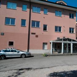 Opuščena stavba Kraške gorske skupnosti (ARHIV)