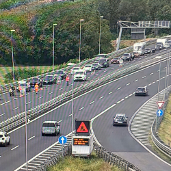 Varnostno vozilo je upočasnjevalo promet med Palmanovi in Vilešem ter nato vozila preusmerjalo na avtocesto A34 (AUTOSTRADE ALTO ADRIATICO)