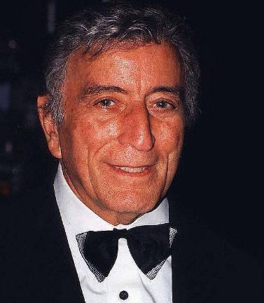 Umrl legendarni pevec Tony Bennett