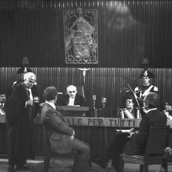 Ena od fotografij procesa za zločine Rižarne, ki bodo na ogled v tržaški sodni palači