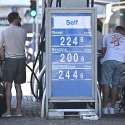 Cene goriv v Italiji presegajo dva evra na liter (ANSA)