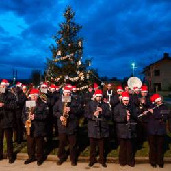 Slovesen, glasbeni prižig lučk na božični jelki – dar Občine Kočevje leta 2004