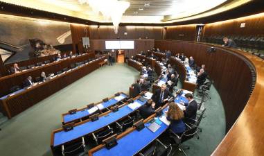 Proračun nameravajo deželni svetniki sprejeti do petka zvečer (ARC/ACON)