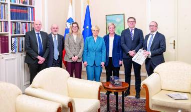 Predsednico so obiskali člani uprave, zadruge in redakcije (FOTO UPRS)