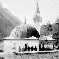 Džamija v Logu pod Mangartom, ki so jo postavili Bošnjaki, pripadniki Avstro-ogrske vojske