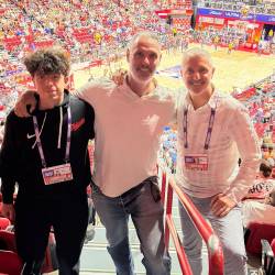 Novi predsednik Josh Hiller (v sredini) z Michaelom Arcierijem (desno) in »scoutom« Tobio Collino v Las Vegasu (DRUŠTVENI ARHIV)