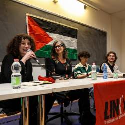 Posebna poročevalka ZN Francesca Albanese in študenti (TEDESCHI/FOTODAMJ@N)