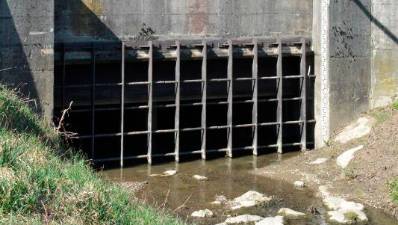 Zapornica zadrževalnika Pikoloud (KM)