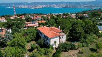 Nekdanja šola v Čamporah (FOTODAMJ@N)