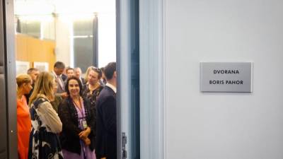 Na ministrstvu za zunanje zadeve so poimenovali dvorano po Borisu Pahorju (TWITTER/MZZ)
