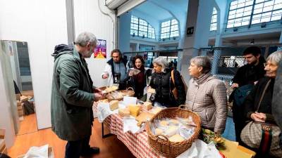 Lanska prva izvedba festivala Farmer &amp; Artist v pokriti tržnici (FOTODAMJ@N)