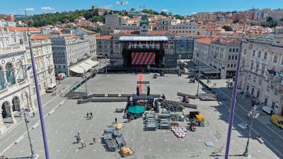 Priprave na koncert na Velikem trgu (FOTODAMJ@N)