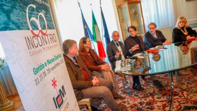 Predstavitev programa Predvidena sta tudi dva »ekstra« dogodka z naslovom L’incontro incontra (TIBALDI)