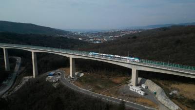 Poskusna vožnja prvega vlaka po drugem tiru (2TDK DRUGI TIR/FACEBOOK)