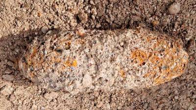 250 kilogramov težka letalska bomba angleške izdelave iz druge svetovne vojne, ki so jo našli na območju novogoriške železniške postaje (OBČINA NOVA GORICA)