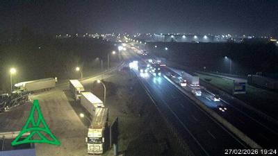 Na avtocesti A4 je bil zvečer po popoldanski smrtni prometni nesreči promet tekoč (SPLETNA KAMERA AUTOSTRADE ALTO ADRIATICO)