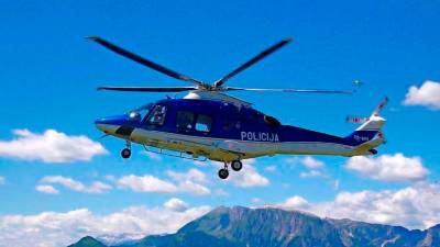S policijskim helikopterjem so kolesarko prepeljali v ljubljanski klinični center, fotografija je simbolična (ARHIV)