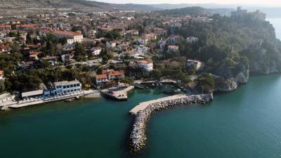 Lokalne potniške ladje bodo po novem povezovale Trst z devinskim portičem