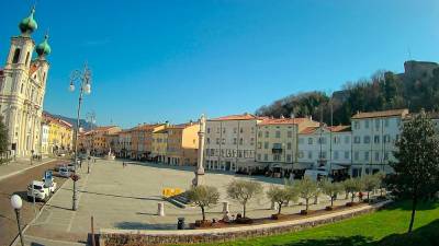 Goriški travnik ob 10. uri, na Goriškem se bodo danes temperature približale 20 stopinjam Celzija (SPLETNA KAMERA WHATS’UP CAMS)