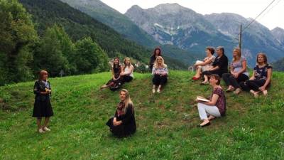 Ženski pevski zbor Foklorne skupine Val Resia (YOUTUBE)