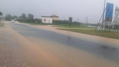 Poplavljene ceste v Fojdi (CIVILNA ZAŠČITA)