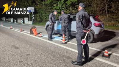 Finančni policisti so na mejnem prehodu Robič-Štupca v Benečiji ustavili 45-letnega voznika (FINANČNA POLICIJA)