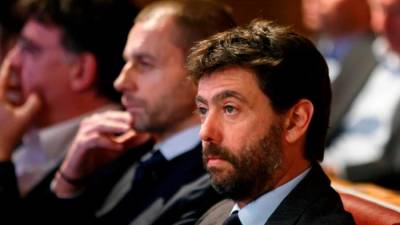 Predsednik Juventusa Andrea Agnelli in v ozadju predsednik Uefe Aleksander Čeferin (ANSA)