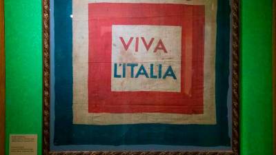 Med razstavljenimi eksponati so raznovrstni praporčki (FOTODAMJ@N)