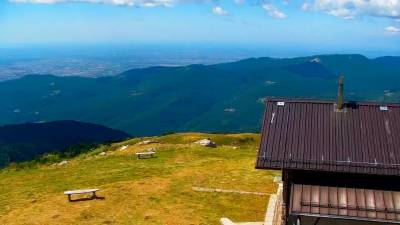 Pogled z Matajurja danes ob 11.45 (DOM NA MATAJURE/WHAT’SUP CAMS)
