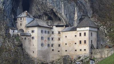 Predjamski grad (WIKIPEDIA)